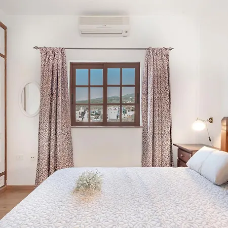Casa Tenades 아데제